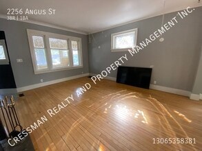 3 bed, 1 bath FULL HOUSE located Downtown  in Regina, SK - Building Photo - Building Photo