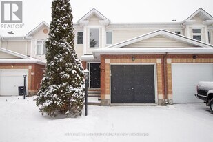 73 Longshire Cir in Ottawa, ON - Building Photo