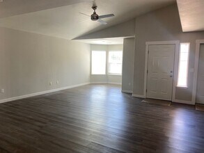 8924 W Bonnie Ave in Kennewick, WA - Building Photo - Building Photo