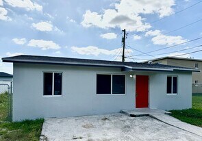 884 NW 14th St in Florida City, FL - Building Photo