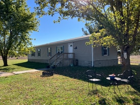 16385 Hwy D in Clarksville, MO - Building Photo