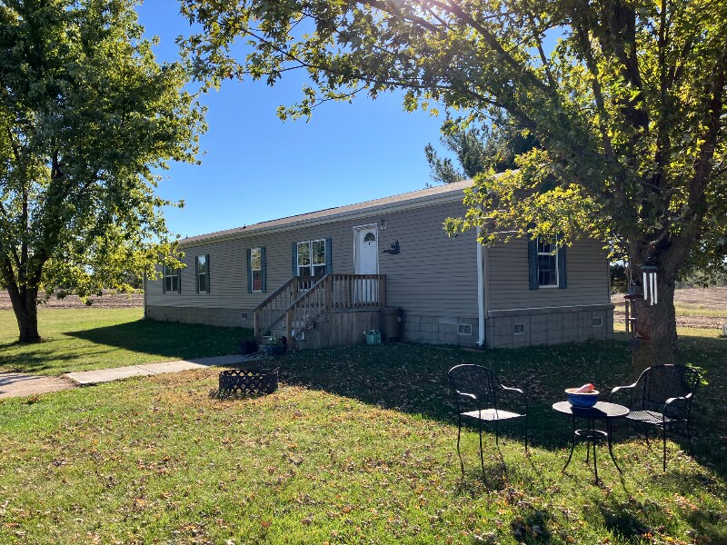 16385 Hwy D in Clarksville, MO - Building Photo