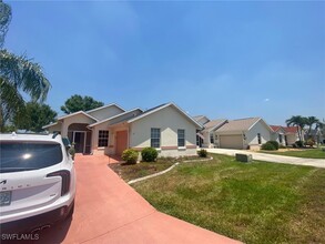 3551 Gloxinia Dr in North Fort Myers, FL - Building Photo - Building Photo