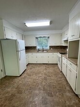 15521 Calhoun Road in Laurinburg, NC - Foto de edificio - Building Photo