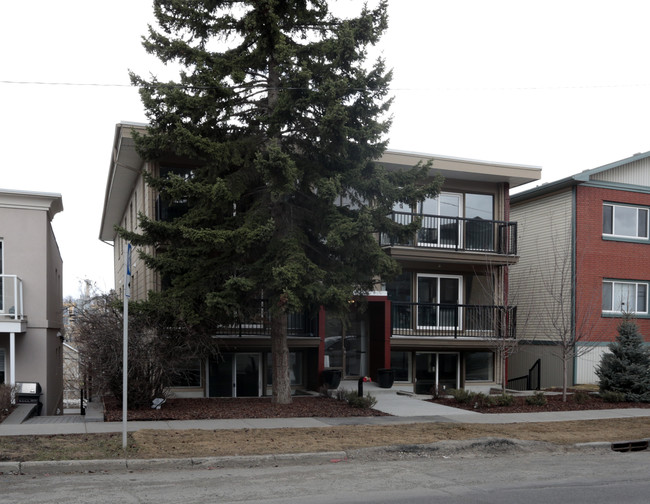 1617 26th Ave SW in Calgary, AB - Building Photo - Building Photo