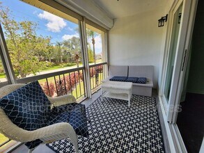 4580 Overlook Dr NE in St. Petersburg, FL - Building Photo - Building Photo
