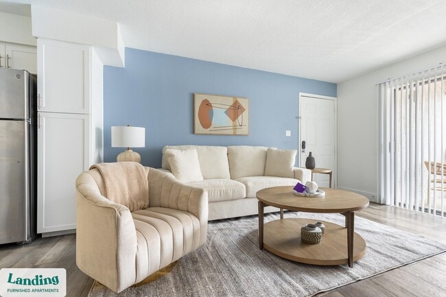 5704 W Thomas Rd in Phoenix, AZ - Foto de edificio - Building Photo