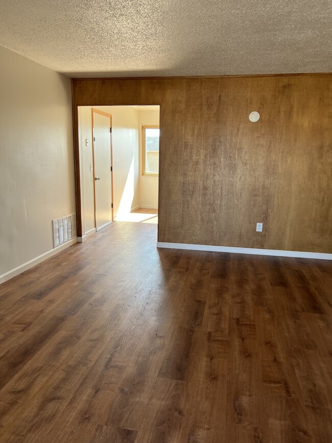 476 Reindollar Ave in Marina, CA - Building Photo - Building Photo