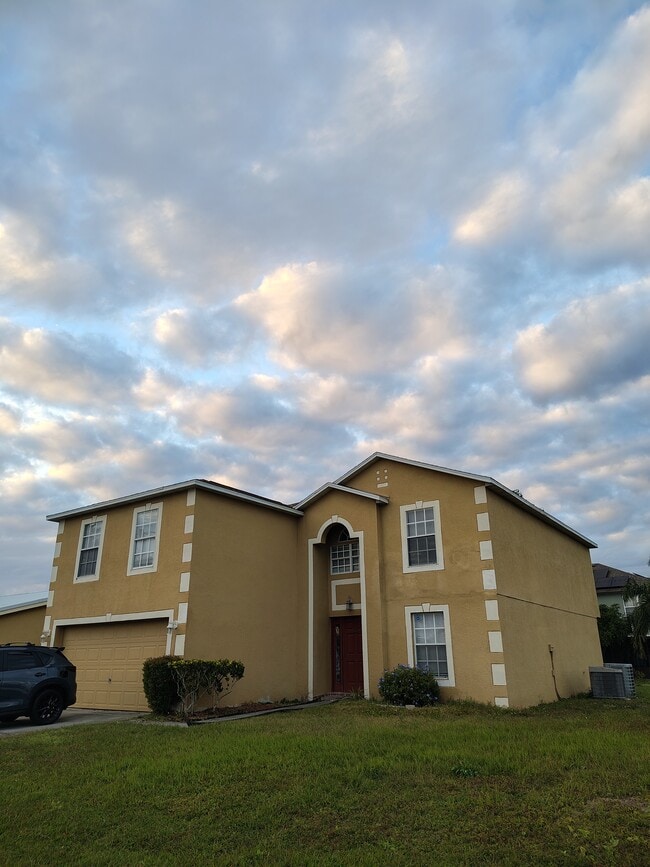 302 Aylesbury Ct in Kissimmee, FL - Foto de edificio - Building Photo