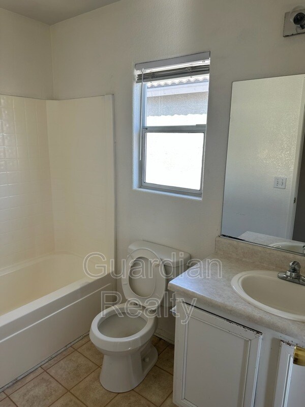 5258 Paradise Skies Ave in Las Vegas, NV - Building Photo - Building Photo