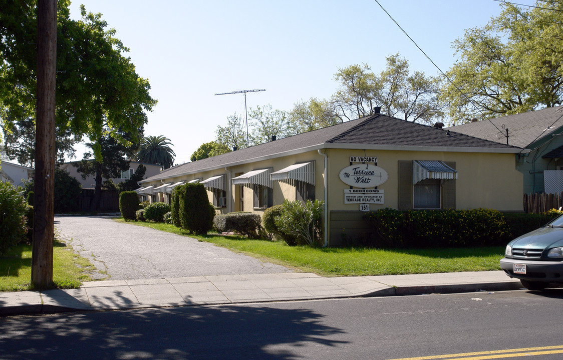 151 Oak Ave in Redwood City, CA - Foto de edificio