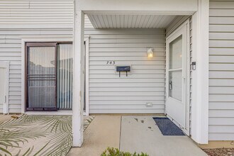 743 Edgelake Point in Schaumburg, IL - Building Photo - Building Photo