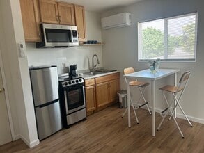 21921 Halldale Ave, Unit 1 in Torrance, CA - Building Photo - Building Photo