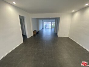 16843 Magnolia Blvd in Los Angeles, CA - Building Photo - Building Photo