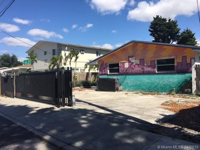 559 Nw 33rd St in Miami, FL - Building Photo