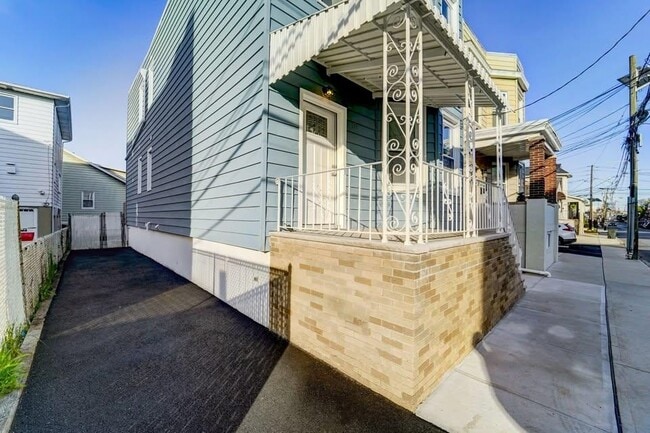 170 Front St in Secaucus, NJ - Foto de edificio - Building Photo