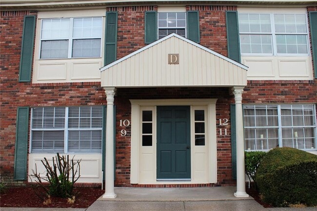 property at 1920 E Edgewood Dr
