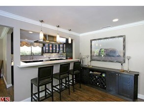 2001 Coldwater Canyon Dr in Beverly Hills, CA - Foto de edificio - Building Photo