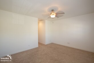 7548 Nicklin St in Las Vegas, NV - Building Photo - Building Photo