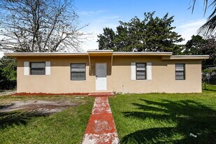 10255 SW 172nd St in Miami, FL - Building Photo