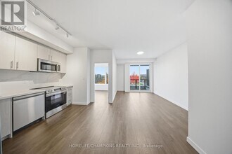 3175 Denison St in Markham, ON - Building Photo - Building Photo