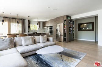 451 S Barrington Ave in Los Angeles, CA - Building Photo - Building Photo