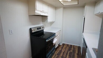 24 E Mountain Creek Dr in Grand Prairie, TX - Building Photo - Building Photo
