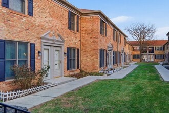 1746 Sessions Walk in Hoffman Estates, IL - Building Photo - Building Photo