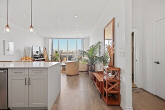 980 Yonge St in Toronto, ON - Building Photo - Building Photo