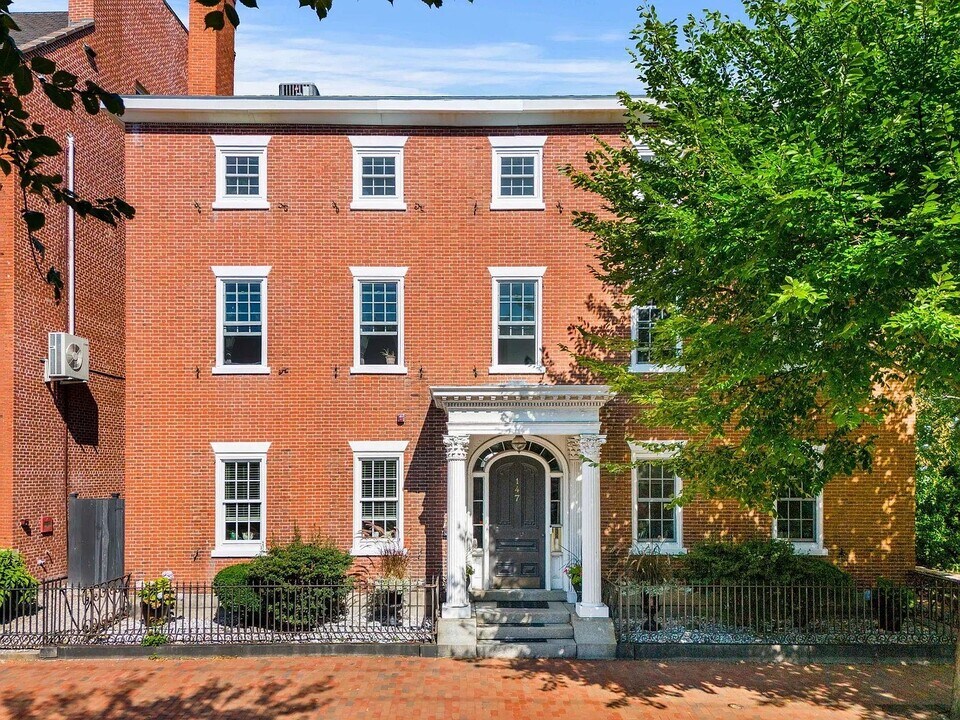 147 State St, Unit 4 in Portsmouth, NH - Building Photo