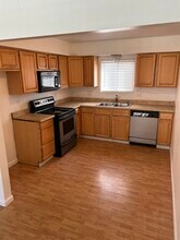 609 Taylor St, Unit 14 in Bakersfield, CA - Building Photo - Building Photo