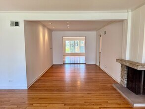 3129 Sprucewood Rd in Wilmette, IL - Building Photo - Building Photo
