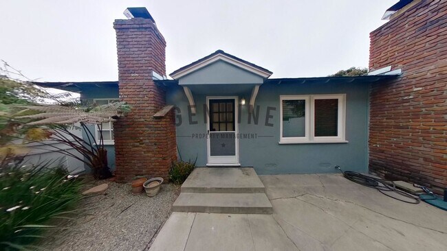 702 Begonia Ave-Unit -702 in Newport Beach, CA - Building Photo - Building Photo