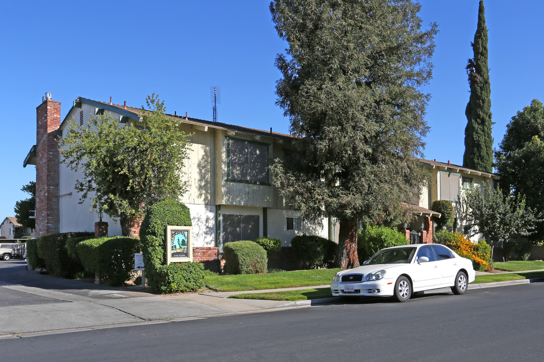 Casa Glenn Apartments in Fresno, CA - Building Photo