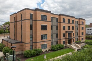 Heritage Place Apartments in Grand Rapids, MI - Building Photo