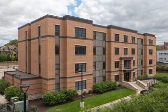 Heritage Place Apartments in Grand Rapids, MI - Foto de edificio - Building Photo
