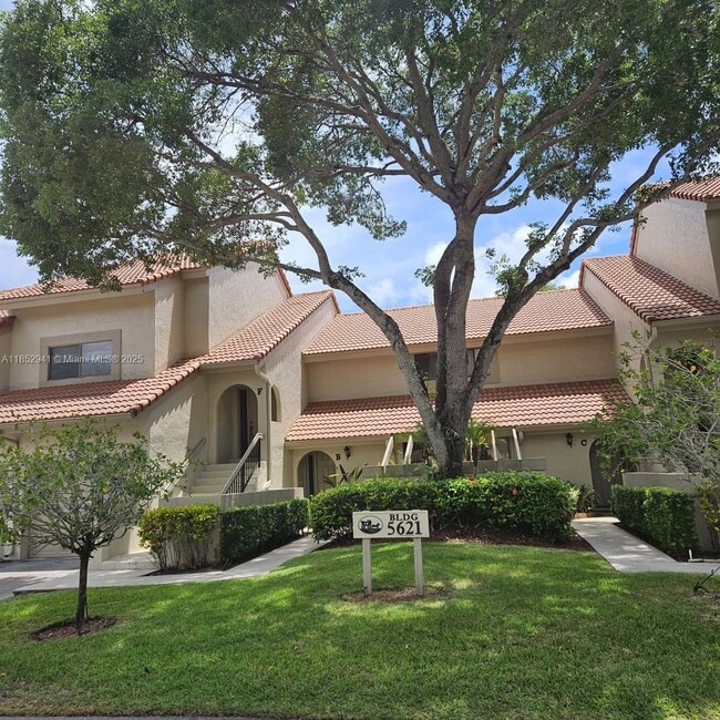 5621 Coach House Cir in Boca Raton, FL - Building Photo - Building Photo