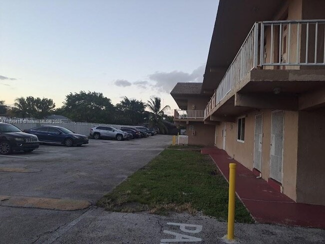 301 NW 177th St in Miami, FL - Building Photo - Building Photo