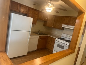550 W 75th St in Downers Grove, IL - Building Photo - Building Photo