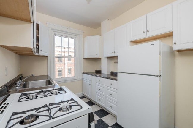 18 Forest St in Cambridge, MA - Building Photo - Building Photo