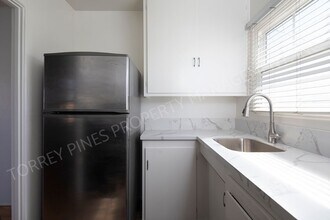2073 Emerald St in San Diego, CA - Building Photo - Building Photo