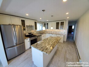113 Coleridge St, Unit 1 in Boston, MA - Foto de edificio - Building Photo