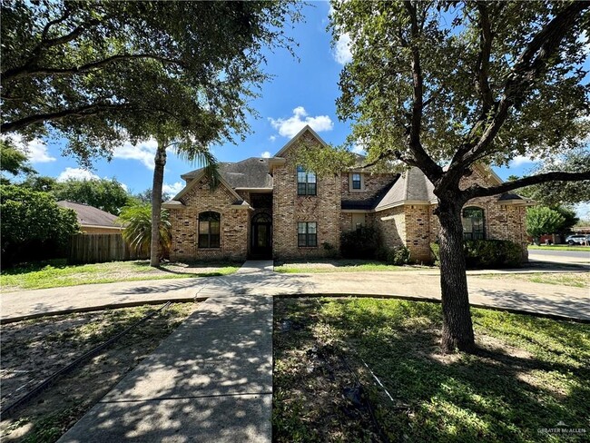 100 E Gardenia Ave in McAllen, TX - Foto de edificio - Building Photo