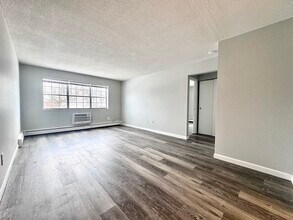 128 North St in Newton, MA - Foto de edificio - Building Photo