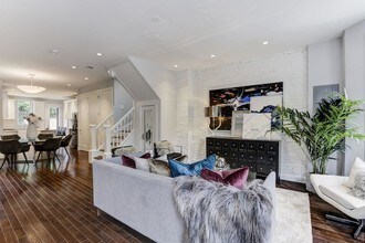 1211 F St NE in Washington, DC - Foto de edificio - Building Photo