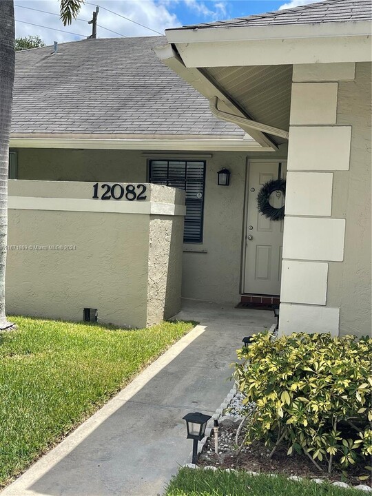 12082 NW 44th St in Sunrise, FL - Building Photo