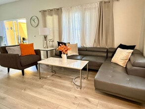 4735 Vero Beach Pl in Kissimmee, FL - Foto de edificio - Building Photo