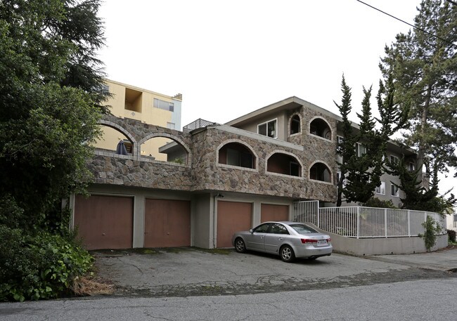 2 Whitmore Pl in Oakland, CA - Foto de edificio - Building Photo