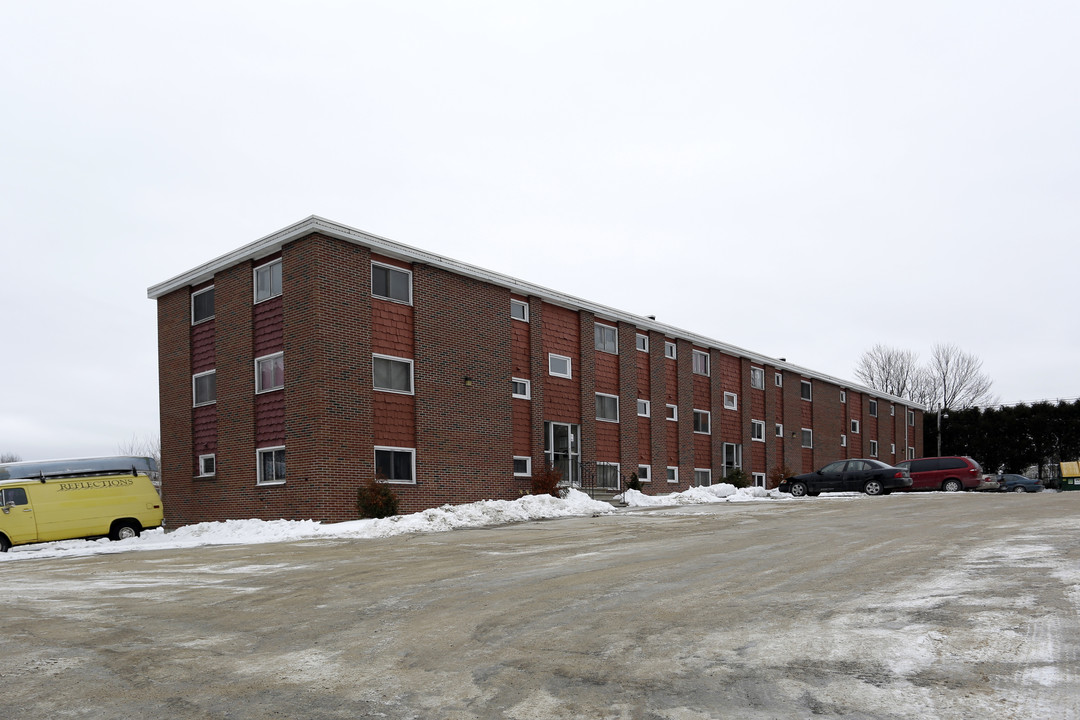 Hillview Manor Apartments in Rochester, NH - Foto de edificio