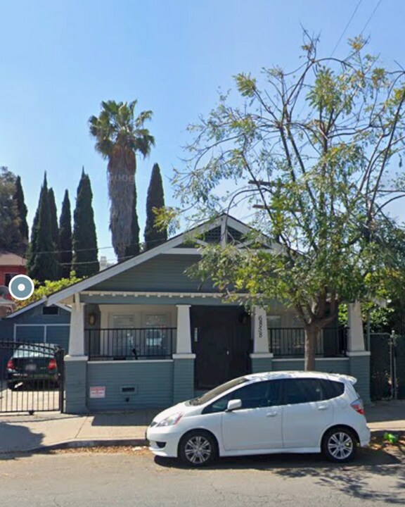 6858 Fountain Ave in Los Angeles, CA - Building Photo